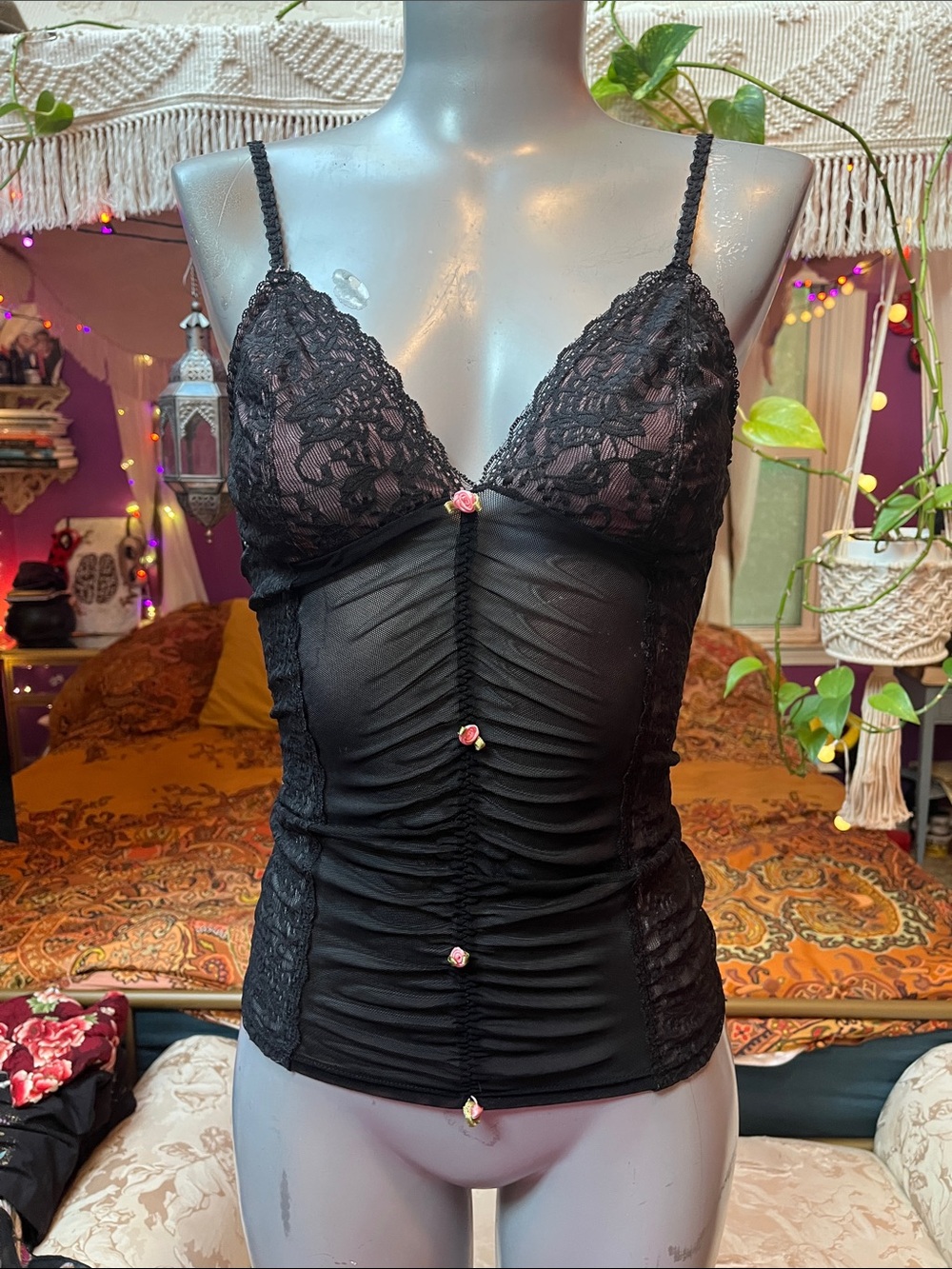 Vintage Y2K Coquette sheer lace pink & black camisole cami tank top